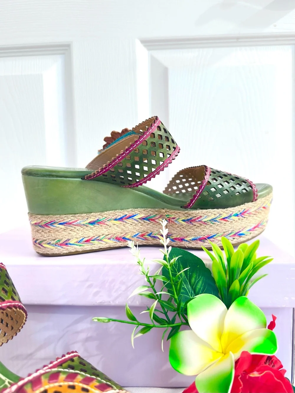L’ARTISTE ~ Olive Green Platform Sandals w/Decorative Sunflower Velcro Straps
